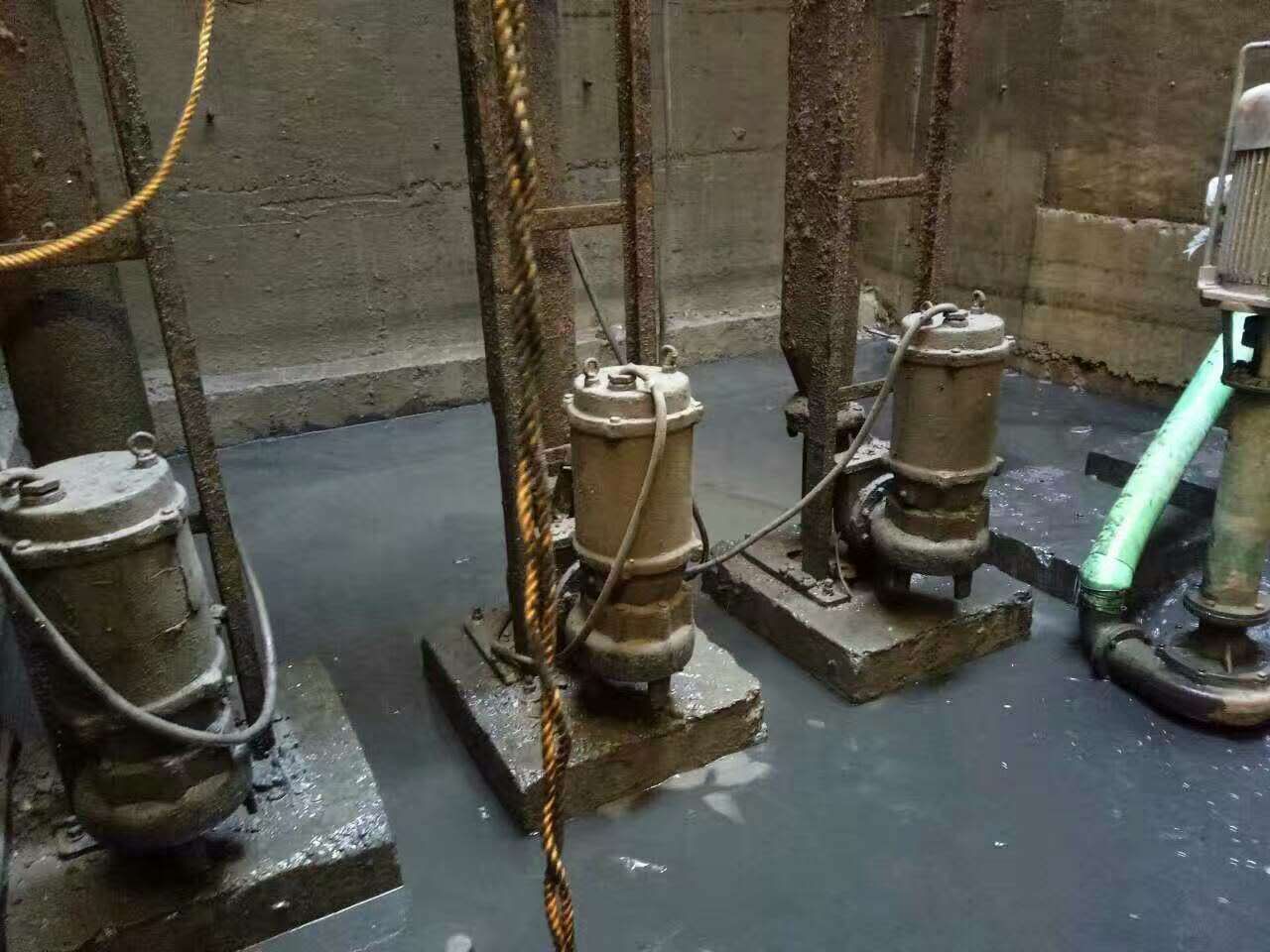 斗门污水池清理